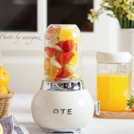 OTE Small Giant Egg Juicer Small Household Portable Multifunctional Juicer Cup 0.4L Milk White 1pc